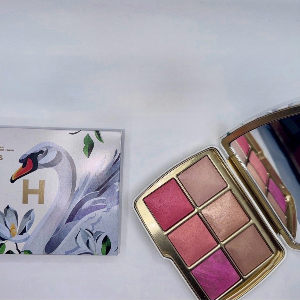 Hourglass Swan 🦢 Palette with Pink and Gold Shades